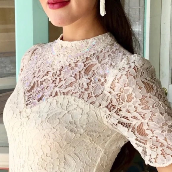 Cream Floral Lace Mini Dress NWT Size Medium - Picture 9 of 11